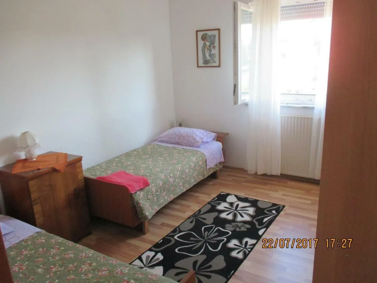 Apartments Sandra Novigrad